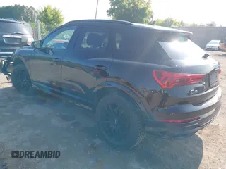 2021 Audi Q3 S line Premium Plus z VIN WA1EECF38M1111853, wystawiony jako IAAI lot #42367677 z przebiegiem 53 681 mil mil oraz . Historia ofert i sprzedaży dostępna na DreamBid. Obrazek 3.