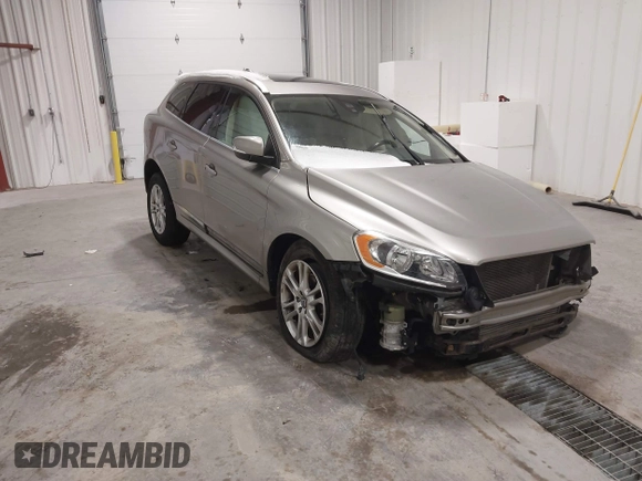 2015 Volvo XC60 T5 Drive-E Premier Plus with VIN YV440MDC6F2616258, listed as a IAAI auction lot 41530303 with 129,950 mi miles. Bid and sale history available at carsss.com. Image 1.