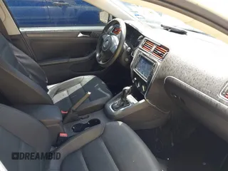 2011 Volkswagen Jetta SE с VIN 3VWDZ7AJ7BM322073, выставлен на аукционе IAAI как лот 42132111 с пробегом 195 236 миль миль и . История ставок и продаж доступна на DreamBid. Изображение 5.