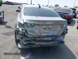 2024 Kia Forte LXS z VIN 3KPF24AD1RE748029, wystawiony jako IAAI lot #42107090 z przebiegiem 27 832 mil mil oraz . Historia ofert i sprzedaży dostępna na DreamBid. Obrazek 6.