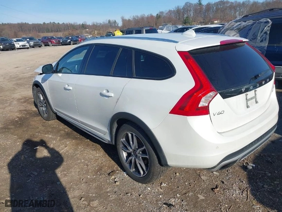 2016 Volvo V60 Cross Country T5 with VIN YV4612HK7G1008879, listed as a IAAI auction lot 41827758 with 144,925 mi miles. Bid and sale history available at carsss.com. Image 3.