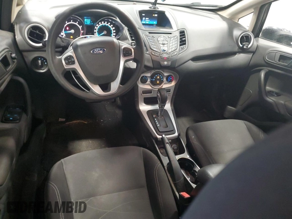 2019 Ford Fiesta SE z VIN 3FADP4BJ9KM151046, wystawiony jako Copart lot #56862255 z przebiegiem 77 002 mil mil oraz Czysty tytuł • Clean title. Historia ofert i sprzedaży dostępna na DreamBid. Obrazek 8.