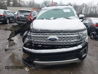 2019 Ford Expedition Platinum with VIN 1FMJU1MT5KEA25576, listed as a IAAI auction lot 40991021 with 44,446 mi miles. Bid and sale history available at carsss.com. Image 12.