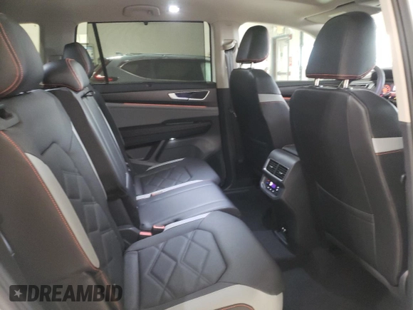 2024 Volkswagen Atlas Peak Edition SEL with VIN 1V2GR2CA7RC564002, listed as a Copart auction lot 85509344 with 111 mi miles and Salvage title. Bid and sale history available at DreamBid. Image 10.