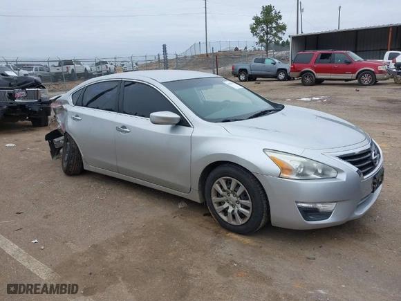 2013 Nissan Altima 2.5 S with VIN 1N4AL3AP2DC263223, listed as a IAAI auction lot 41629621 with 135,642 mi miles. Bid and sale history available at carsss.com. Image 1.