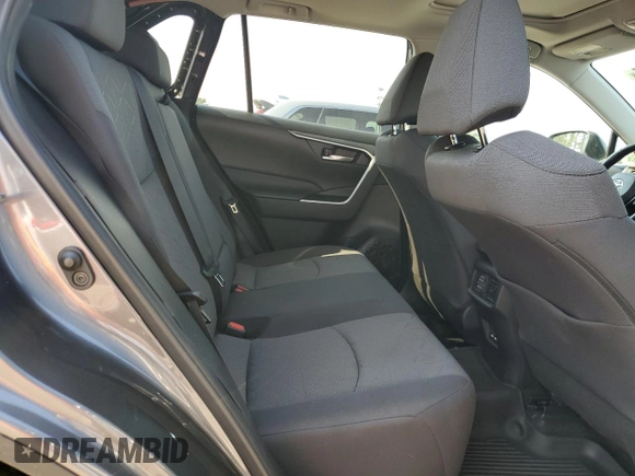 2021 Toyota RAV4 XLE z VIN 2T3P1RFV8MC202347, wystawiony jako Copart lot #66336895 z przebiegiem 33 722 mil mil oraz Szkoda całkowita • Salvage title. Historia ofert i sprzedaży dostępna na DreamBid. Obrazek 11.