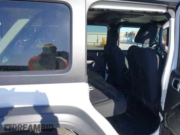2020 Jeep Wrangler Unlimited Sport S z VIN 1C4HJXDG2LW335973, wystawiony jako IAAI lot #41376136 z przebiegiem 50 623 mil mil oraz . Historia ofert i sprzedaży dostępna na DreamBid. Obrazek 8.