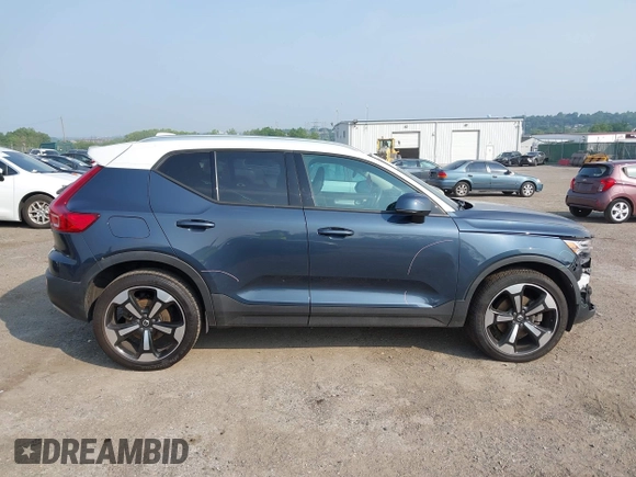 2021 Volvo XC40 Momentum with VIN YV4162UK1M2464500, listed as a IAAI auction lot 42504680 with 29,130 mi miles and . Bid and sale history available at DreamBid. Image 14.