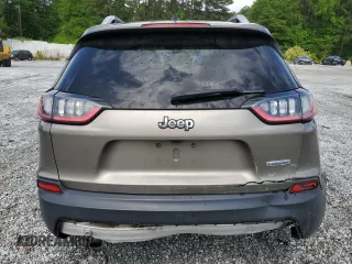 2019 Jeep Cherokee Latitude z VIN 1C4PJLCX5KD148002, wystawiony jako Copart lot #54170595 z przebiegiem 136 852 mil mil oraz Szkoda całkowita • Salvage title. Historia ofert i sprzedaży dostępna na DreamBid. Obrazek 6.
