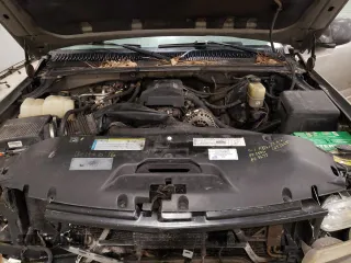 2000 Chevrolet Suburban with VIN 1GNFK16T9YJ169393, listed as a Copart auction lot 84970004 with 304,002 mi miles and Salvage Title. Bid and sale history available at carsss.com. Image 12.