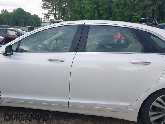 2019 Lincoln MKZ Reserve II z VIN 3LN6L5E94KR607412, wystawiony jako IAAI lot #42231994 z przebiegiem 54 812 mil mil oraz . Historia ofert i sprzedaży dostępna na DreamBid. Obrazek 14.