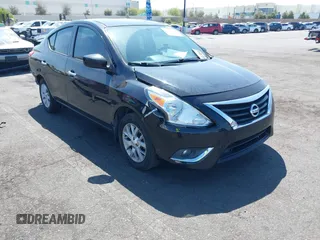 2019 Nissan Versa SV z VIN 3N1CN7AP7KL816277, wystawiony jako IAAI lot #42086550 z przebiegiem 80 526 mil mil oraz . Historia ofert i sprzedaży dostępna na DreamBid. Obrazek 1.