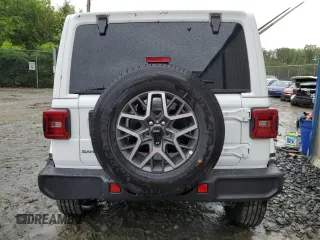2025 Jeep Wrangler Sahara z VIN 1C4PJXEN2SW560255, wystawiony jako Copart lot #58759415 z przebiegiem 1 612 mil mil oraz Czysty tytuł • Clean title. Historia ofert i sprzedaży dostępna na DreamBid. Obrazek 6.
