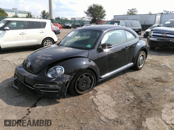 2018 Volkswagen Beetle S z VIN 3VWFD7ATXJM705321, wystawiony jako IAAI lot #40118047 z przebiegiem Nie podano mil oraz . Historia ofert i sprzedaży dostępna na DreamBid. Obrazek 18.