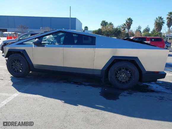 2024 Tesla Cybertruck with VIN 7G2CEHED8RA041753, listed as a IAAI auction lot 41323617 with 386 mi miles. Bid and sale history available at carsss.com. Image 15.