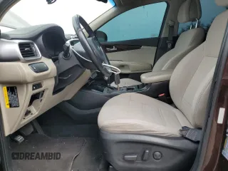 2016 Kia Sorento LX z VIN 5XYPG4A39GG061412, wystawiony jako Copart lot #57947885 z przebiegiem 134 381 mil mil oraz Szkoda całkowita • Salvage title. Historia ofert i sprzedaży dostępna na DreamBid. Obrazek 7.