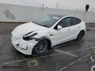 2024 Tesla Model Y Long Range with VIN 7SAYGDEE0RF165672, listed as a Copart auction lot 47597565 with 0 mi miles and Salvage Title. Bid and sale history available at carsss.com. Image 1.