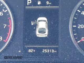 2023 Kia K5 GT-Line z VIN 5XXG64J24PG183772, wystawiony jako IAAI lot #42155447 z przebiegiem 25 313 mil mil oraz . Historia ofert i sprzedaży dostępna na DreamBid. Obrazek 16.