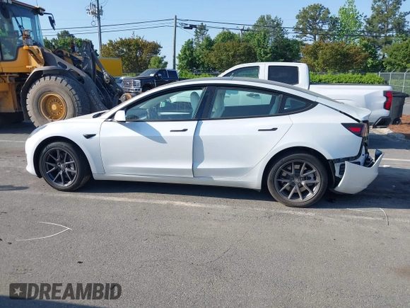 2023 Tesla Model 3 z VIN 5YJ3E1EA3PF600030, wystawiony jako IAAI lot #42052459 z przebiegiem 11 177 mil mil oraz . Historia ofert i sprzedaży dostępna na DreamBid. Obrazek 13.