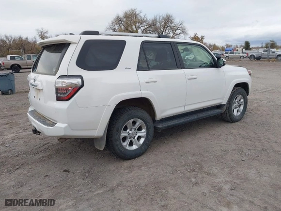 2020 Toyota 4Runner SR5 with VIN JTEBU5JR8L5758906, listed as a IAAI auction lot 40790726 with 69,848 mi miles. Bid and sale history available at carsss.com. Image 4.