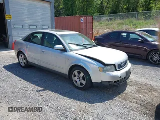2003 Audi A4 1.8T z VIN WAUJC68E73A236090, wystawiony jako IAAI lot #42139658 z przebiegiem 118 055 mil mil oraz . Historia ofert i sprzedaży dostępna na DreamBid. Obrazek 1.