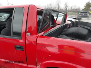 2001 GMC Sonoma SLS with VIN 1GTDT13W81K257489, listed as a IAAI auction lot 41678985 with 146,026 mi miles. Bid and sale history available at carsss.com. Image 13.