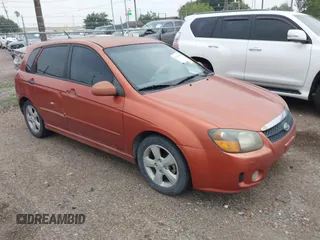 2009 Kia Spectra Spectra5 z VIN KNAFE241995024725, wystawiony jako IAAI lot #42193430 z przebiegiem 228 088 mil mil oraz . Historia ofert i sprzedaży dostępna na DreamBid. Obrazek 1.