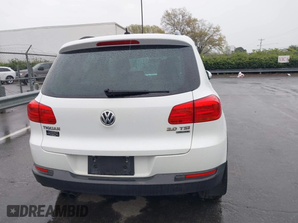 2015 Volkswagen Tiguan SE z VIN WVGBV7AX5FW584833, wystawiony jako IAAI lot #41855476 z przebiegiem 123 299 mil mil oraz . Historia ofert i sprzedaży dostępna na DreamBid. Obrazek 16.