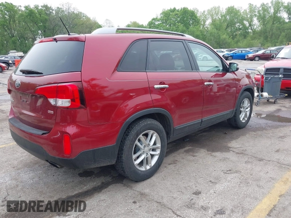 2014 Kia Sorento LX with VIN 5XYKT4A75EG480122, listed as a IAAI auction lot 42113975 with 171,754 mi miles and . Bid and sale history available at carsss.com. Image 4.
