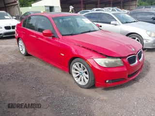 2009 BMW 3 Series 328i z VIN WBAPH73599A175407, wystawiony jako IAAI lot #42446983 z przebiegiem 216 771 mil mil oraz . Historia ofert i sprzedaży dostępna na DreamBid. Obrazek 1.