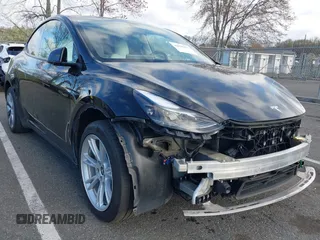2022 Tesla Model Y Long Range with VIN 7SAYGAEE4NF522330, listed as a IAAI auction lot 42046691 with 59,980 mi miles and . Bid and sale history available at carsss.com. Image 1.