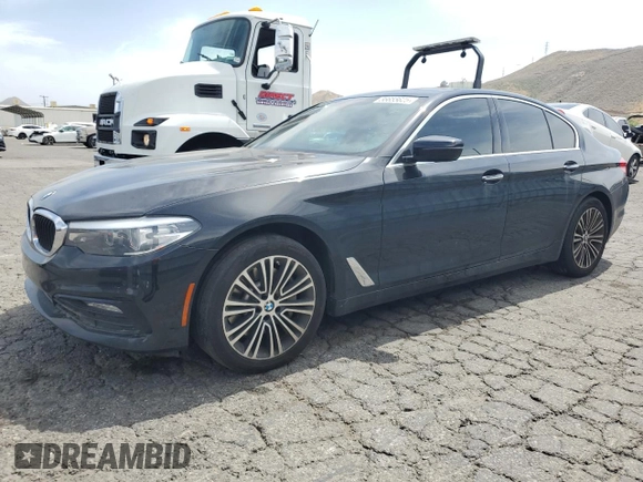 2018 BMW 5 Series 540i z VIN WBAJE5C54JG917667, wystawiony jako Copart lot #56655625 z przebiegiem 99 236 mil mil oraz Czysty tytuł • Clean title. Historia ofert i sprzedaży dostępna na DreamBid. Obrazek 1.