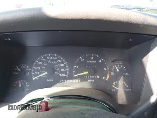 1995 GMC Jimmy SLE z VIN 1GKDT13W1SK528155, wystawiony jako IAAI lot #42177589 z przebiegiem 283 900 mil mil oraz . Historia ofert i sprzedaży dostępna na DreamBid. Obrazek 7.