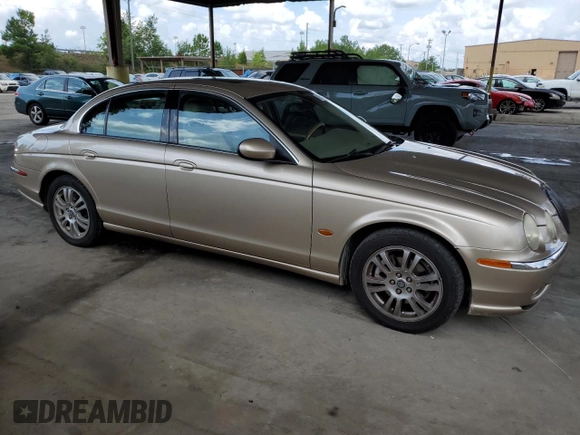 2003 Jaguar S-Type z VIN SAJEA01U53HM58399, wystawiony jako Copart lot #62006044 z przebiegiem 86 841 mil mil oraz Szkoda całkowita • Salvage title. Historia ofert i sprzedaży dostępna na DreamBid. Obrazek 4.