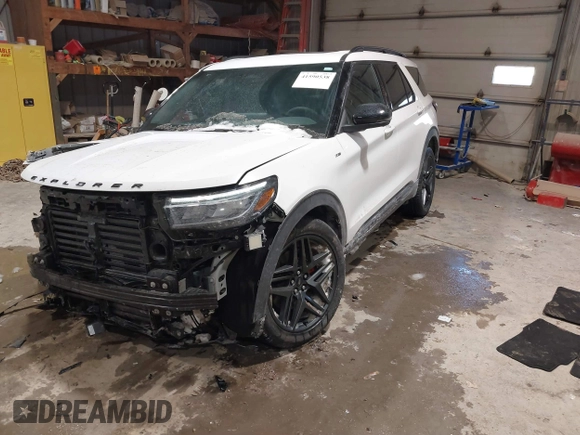 2025 Ford Explorer ST-Line z VIN 1FMUK8KH8SGA05191, wystawiony jako IAAI lot #41590538 z przebiegiem 8 793 mil mil oraz . Historia ofert i sprzedaży dostępna na DreamBid. Obrazek 17.