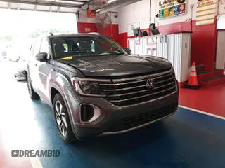 2024 Volkswagen Atlas SE with VIN 1V2HR2CA4RC567377, listed as a IAAI auction lot 42845567 with 16,658 mi miles and . Bid and sale history available at DreamBid. Image 35.