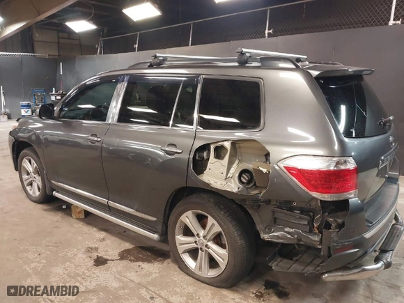 2012 Toyota Highlander with VIN 5TDBK3EH7CS112265, listed as a IAAI auction lot 41923167 with 113,655 mi miles. Bid and sale history available at carsss.com. Image 6.