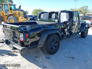 2024 Jeep Gladiator Sport S with VIN 1C6HJTAG6RL111586, listed as a IAAI auction lot 41833397 with 2,452 mi miles. Bid and sale history available at carsss.com. Image 4.