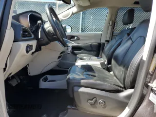 2017 Chrysler Pacifica Touring L Plus with VIN 2C4RC1EGXHR778592, listed as a Copart auction lot 54518165 with 189,760 mi miles and Clean Title. Bid and sale history available at DreamBid. Image 7.