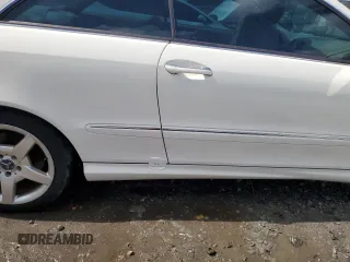 2005 Mercedes-Benz CLK 500 z VIN WDBTJ75J65F132140, wystawiony jako Copart lot #56175955 z przebiegiem 183 347 mil mil oraz Szkoda całkowita • Salvage title. Historia ofert i sprzedaży dostępna na DreamBid. Obrazek 12.