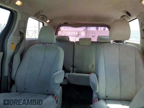 2014 Toyota Sienna L z VIN 5TDZK3DC0ES409479, wystawiony jako Copart lot #51643485 z przebiegiem 119 709 mil mil oraz Szkoda całkowita • Salvage title. Historia ofert i sprzedaży dostępna na DreamBid. Obrazek 10.