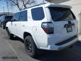 2018 Toyota 4Runner SR5 with VIN JTEBU5JR8J5543622, listed as a IAAI auction lot 41770031 with 101,272 mi miles. Bid and sale history available at carsss.com. Image 3.