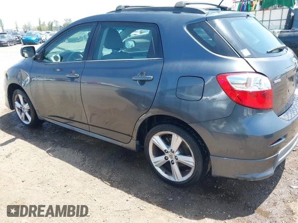 2009 Toyota Matrix S z VIN 2T1LE40E99C010143, wystawiony jako IAAI lot #42298942 z przebiegiem 183 300 mil mil oraz . Historia ofert i sprzedaży dostępna na DreamBid. Obrazek 3.