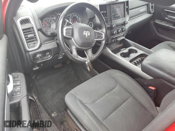 2021 Ram 1500 Big Horn z VIN 1C6SRFMT0MN796805, wystawiony jako Copart lot #51734255 z przebiegiem 83 877 mil mil oraz Szkoda całkowita • Salvage title. Historia ofert i sprzedaży dostępna na DreamBid. Obrazek 8.