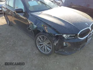 2023 BMW 3 Series 330i xDrive z VIN 3MW89FF09P8D19011, wystawiony jako IAAI lot #41957190 z przebiegiem 41 681 mil mil oraz . Historia ofert i sprzedaży dostępna na DreamBid. Obrazek 6.