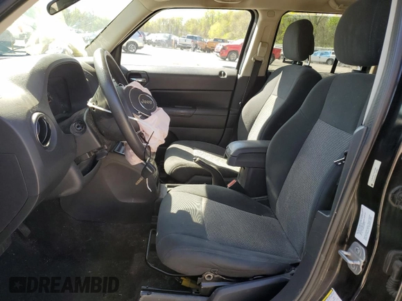 2014 Jeep Patriot Altitude with VIN 1C4NJPBA1ED674353, listed as a Copart auction lot 54833005 with 83,183 mi miles and Salvage title. Bid and sale history available at DreamBid. Image 7.