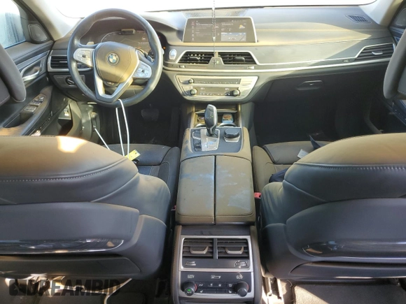 2021 BMW 7 Series 740i z VIN WBA7T2C06MCG10258, wystawiony jako Copart lot #43330265 z przebiegiem 37 938 mil mil oraz Nie do naprawy • Non repairable. Historia ofert i sprzedaży dostępna na DreamBid. Obrazek 8.