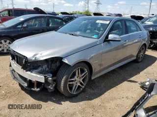 2015 Mercedes-Benz E 350 Luxury z VIN WDDHF8JB9FB100858, wystawiony jako Copart lot #55735835 z przebiegiem 135 784 mil mil oraz Szkoda całkowita • Salvage title. Historia ofert i sprzedaży dostępna na DreamBid. Obrazek 1.