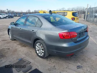 2012 Volkswagen Jetta SE с VIN 3VWDX7AJXCM358671, выставлен на аукционе IAAI как лот 41647447 с пробегом 105 722 миль миль и . История ставок и продаж доступна на DreamBid. Изображение 3.