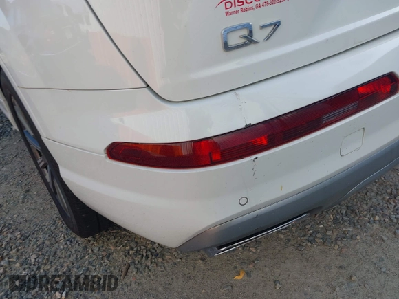 2017 Audi Q7 Prestige z VIN WA1VABF75HD056078, wystawiony jako IAAI lot #42154529 z przebiegiem 119 732 mil mil oraz . Historia ofert i sprzedaży dostępna na DreamBid. Obrazek 6.